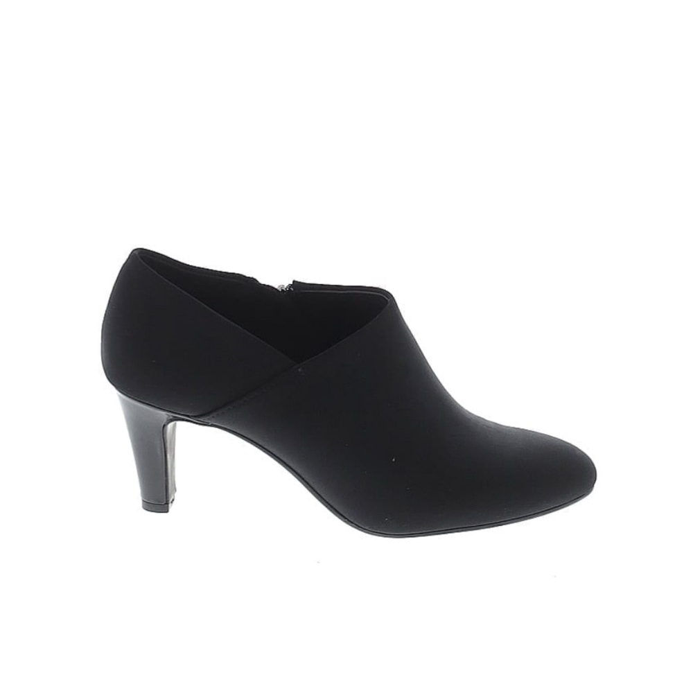 Bandolino Black Ankle Boots with side zips